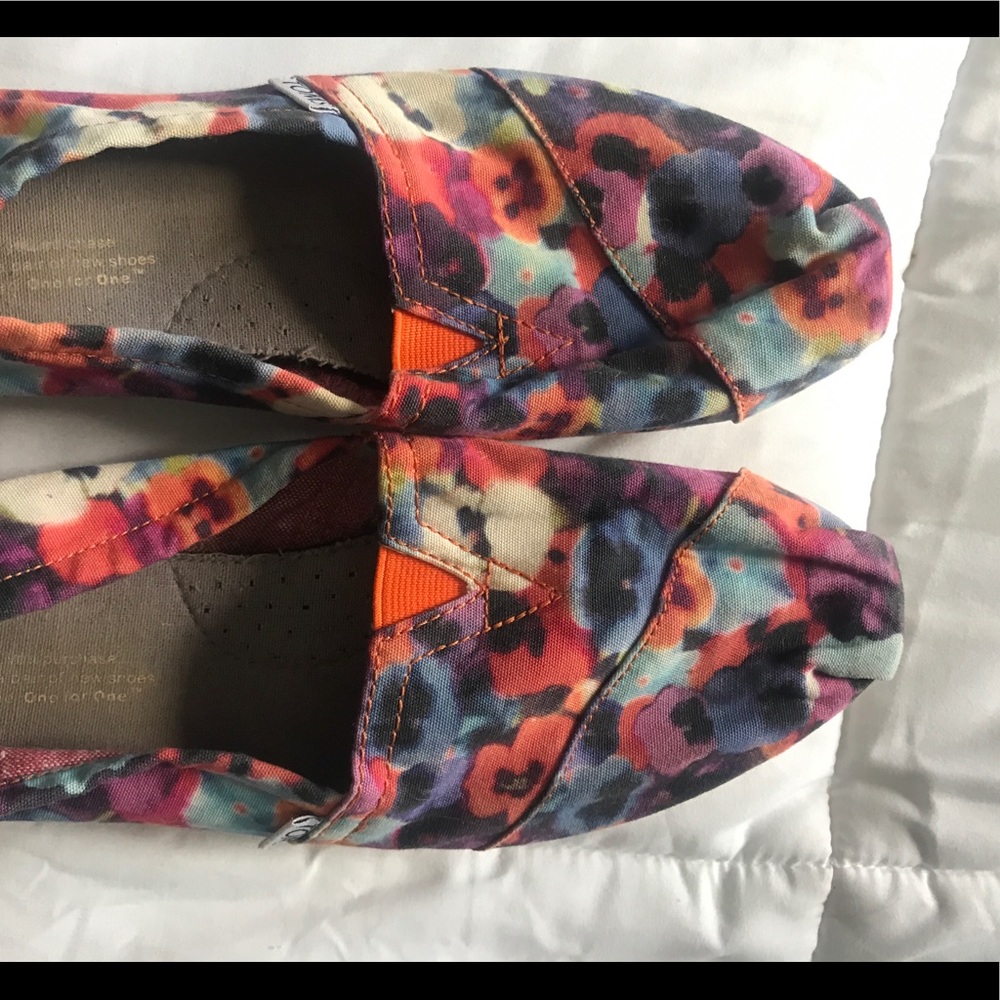 Floral TOMS